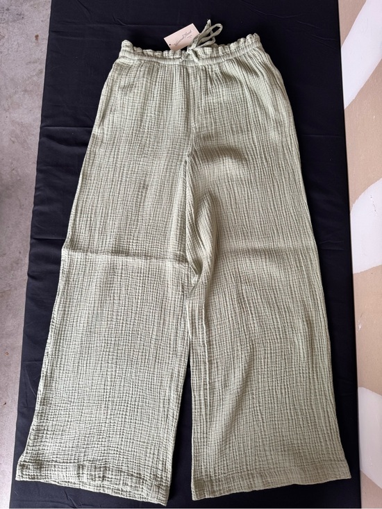 Universal Thread Pants - NWT Universal Thread Light Sage Green Crinkle Gauze Wide Leg Pants Women's M